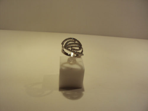 Anillo oro blanco espiral circonitas 390 euros