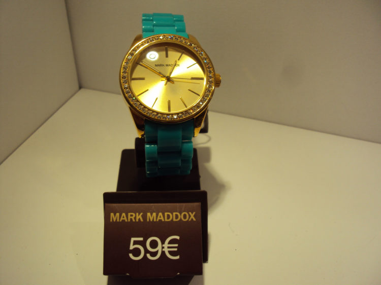 Reloj dorado correa turquesa 59€