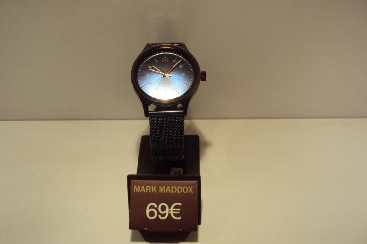 Reloj azul acero con malla de esterilla 69€