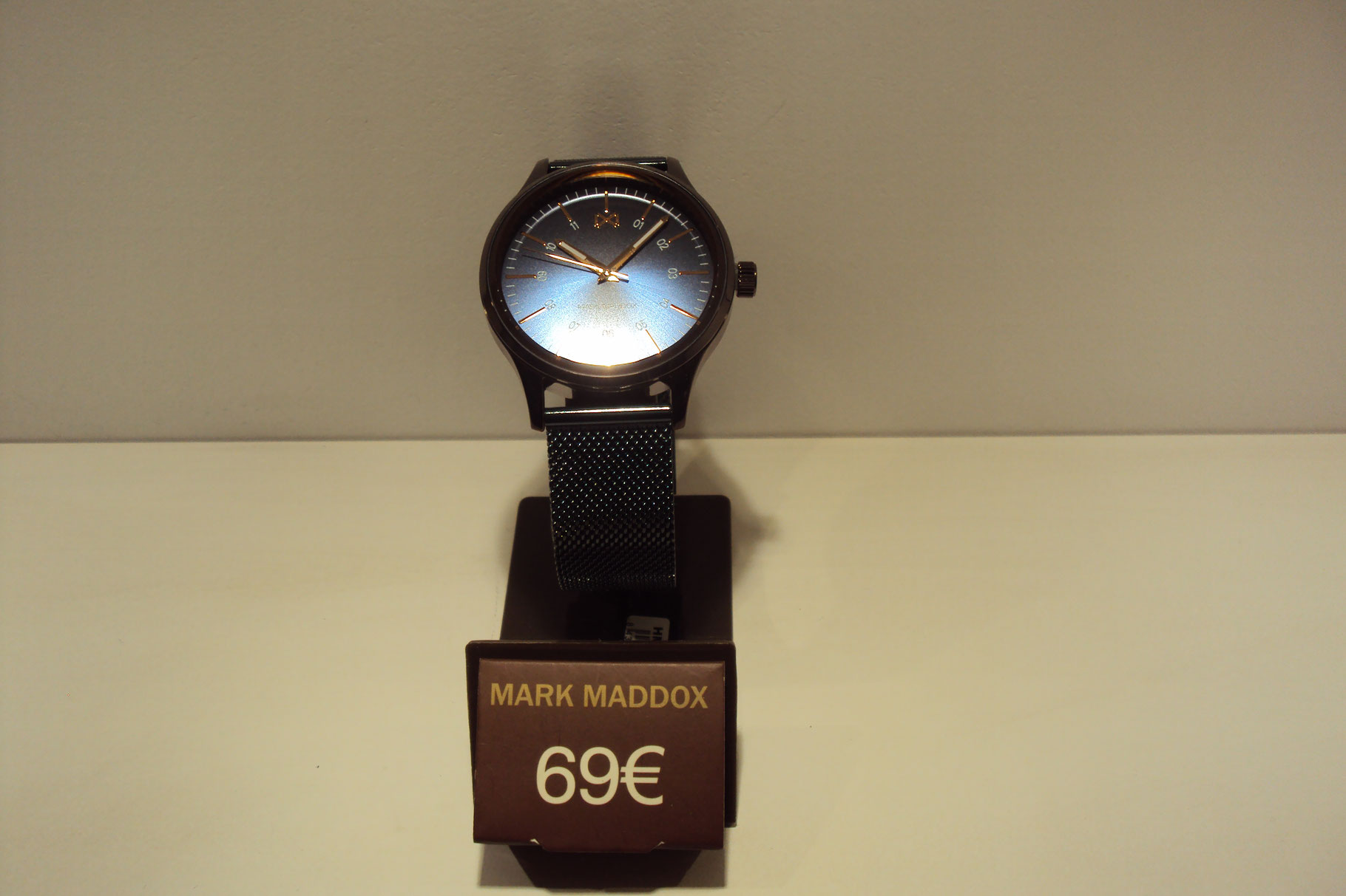 Reloj azul acero con malla de esterilla 69€