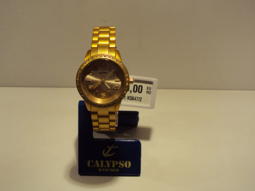 Reloj de mujer dorado con bisel de circonitas 39€