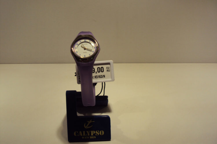 Reloj mujer lila números arábigos. 29€