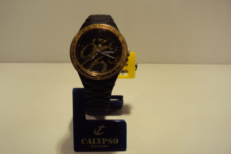 Reloj mujer negro y dorado 29€