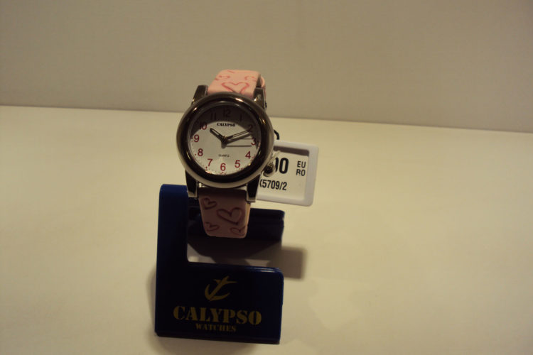 Reloj niña correa rosa con corazones 39€