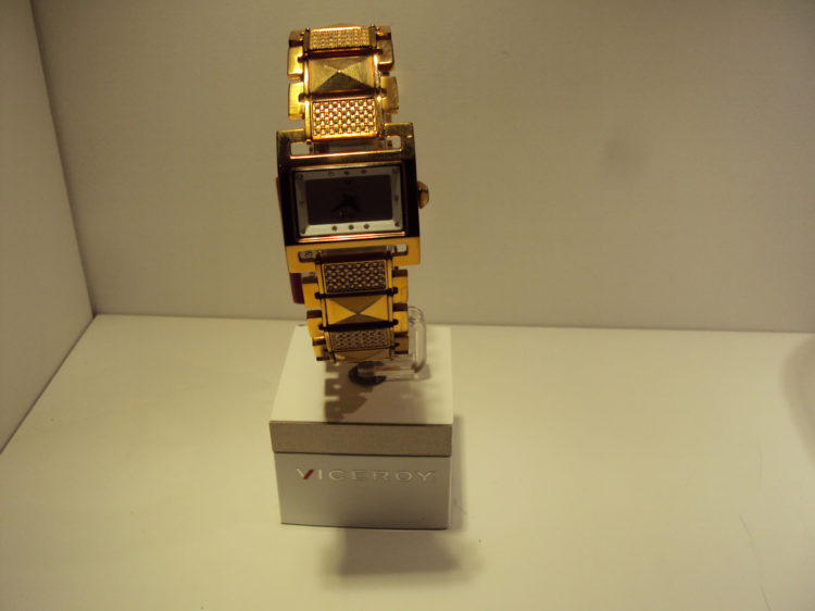 Reloj Viceroy de mujer cuadrado cobrizo con circonitas.149€