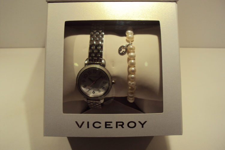 Reloj Viceroy comunión con pulsera de perlas con cruz.69€