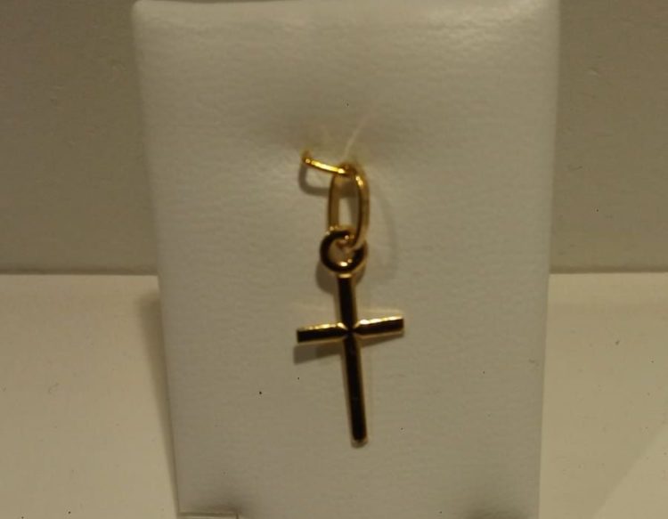 Cruz de oro amarillo de 18 quilates lisa sin cristo de 2,5 cm de largo contando la argolla precio 60€