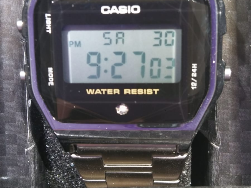 Reloj Casio con dos diamantes. Reloj Casio con dos diamantes. Water resist con luz. Armys de acero. Precio 69€