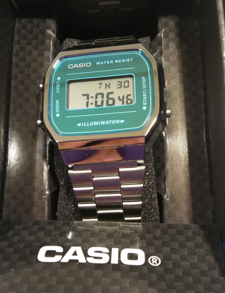 Reloj Casio de hombre con pantalla azul Reloj Casio de hombre con pantalla azul efecto espejo. Water Resist con luz. Precio 49€