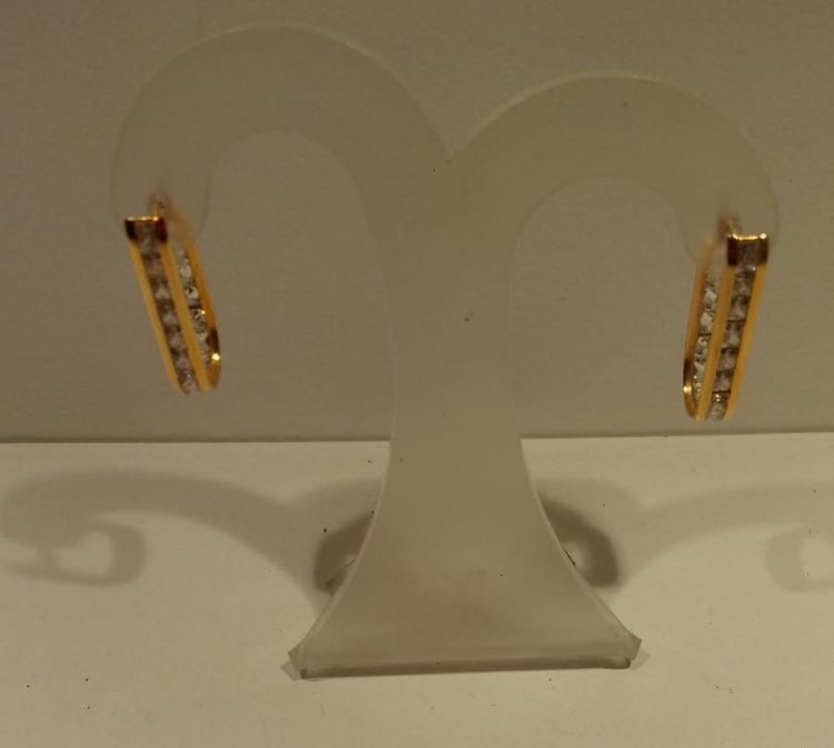 Pendientes de oro con circonitas Pendientes de oro de primera Ley con circonitas 260€