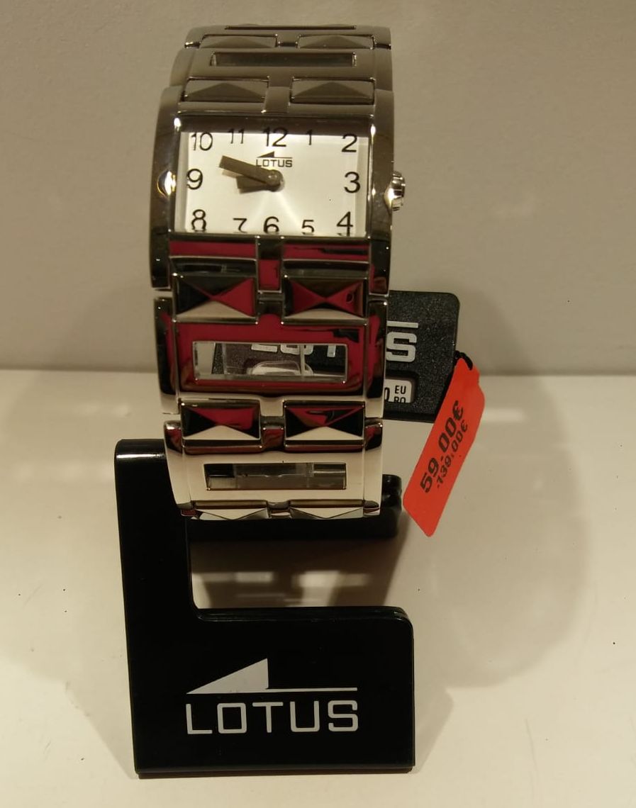 Reloj de acero de mujer Reloj de acero de mujer. Reloj de acero mujer cuadrado con todos los números de la marca Lotus.