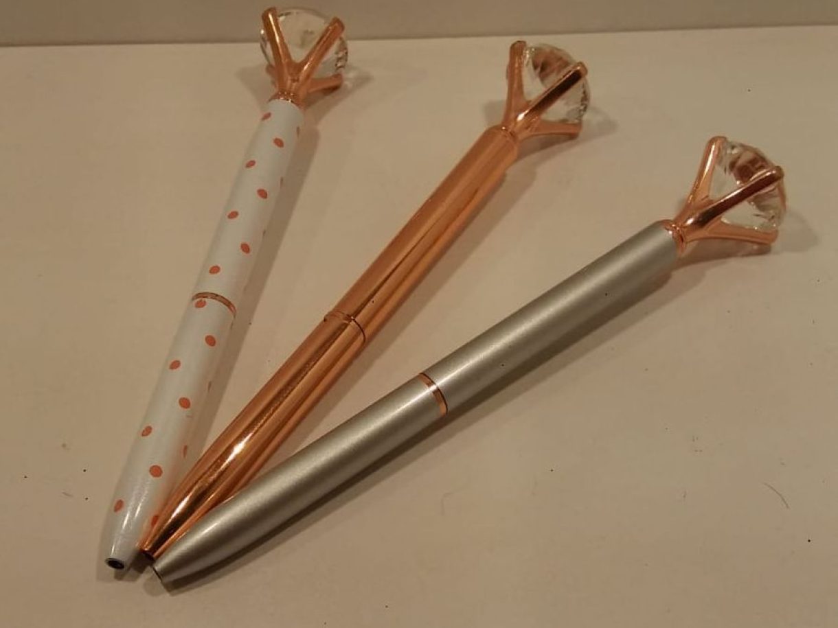 Por tu primera compra por Internet, regalo de un bolígrafo con diamante de imitación. 